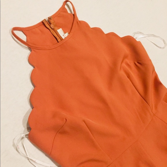 Scallop Ruffle Halter Romper - Picture 3 of 4